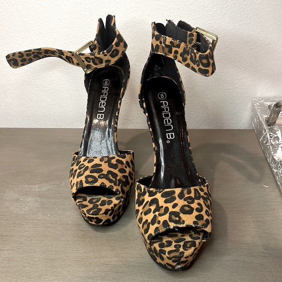 Cheetah Print Platform Heels - Picture 2 of 4